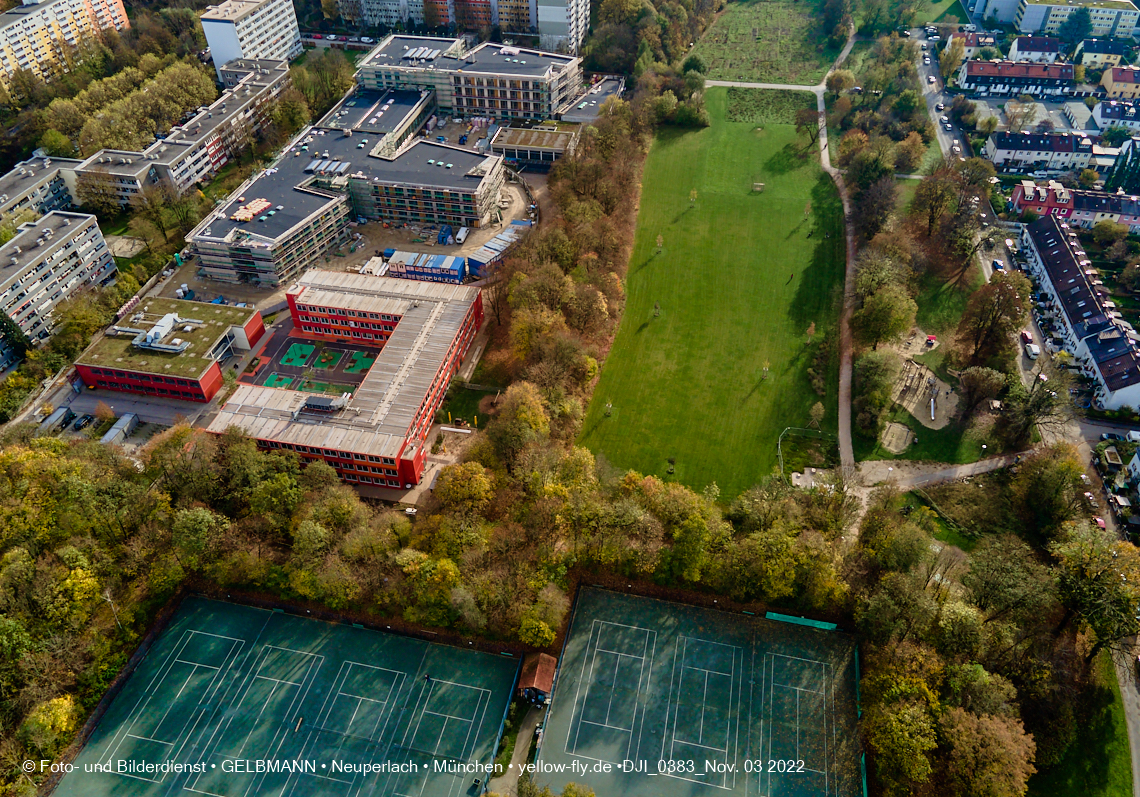 03.11.2022 -  Ostparksee mit Umgebung in Neuperlach